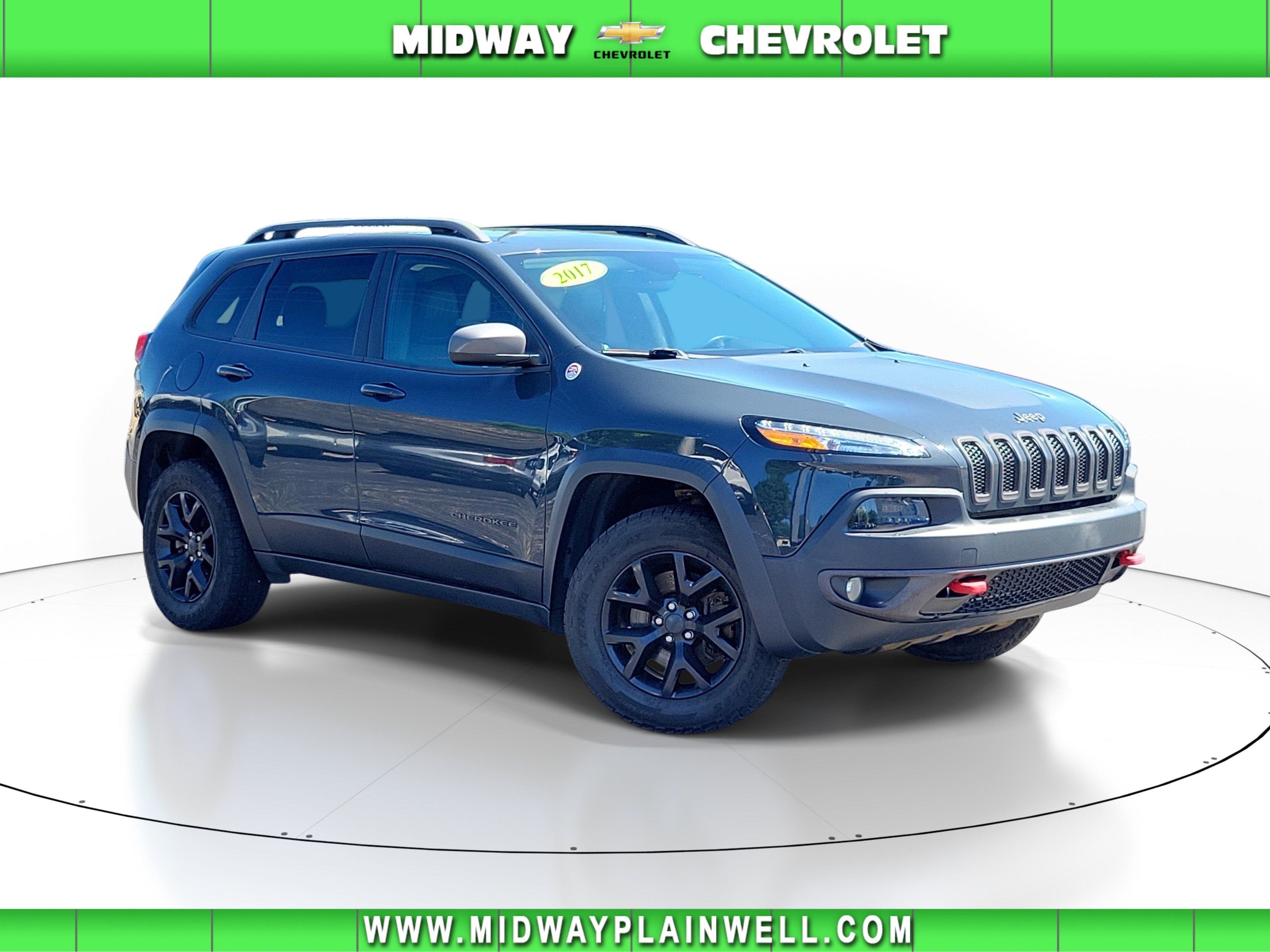 2017 Jeep Cherokee Trailhawk in Gray — front three-quarter view