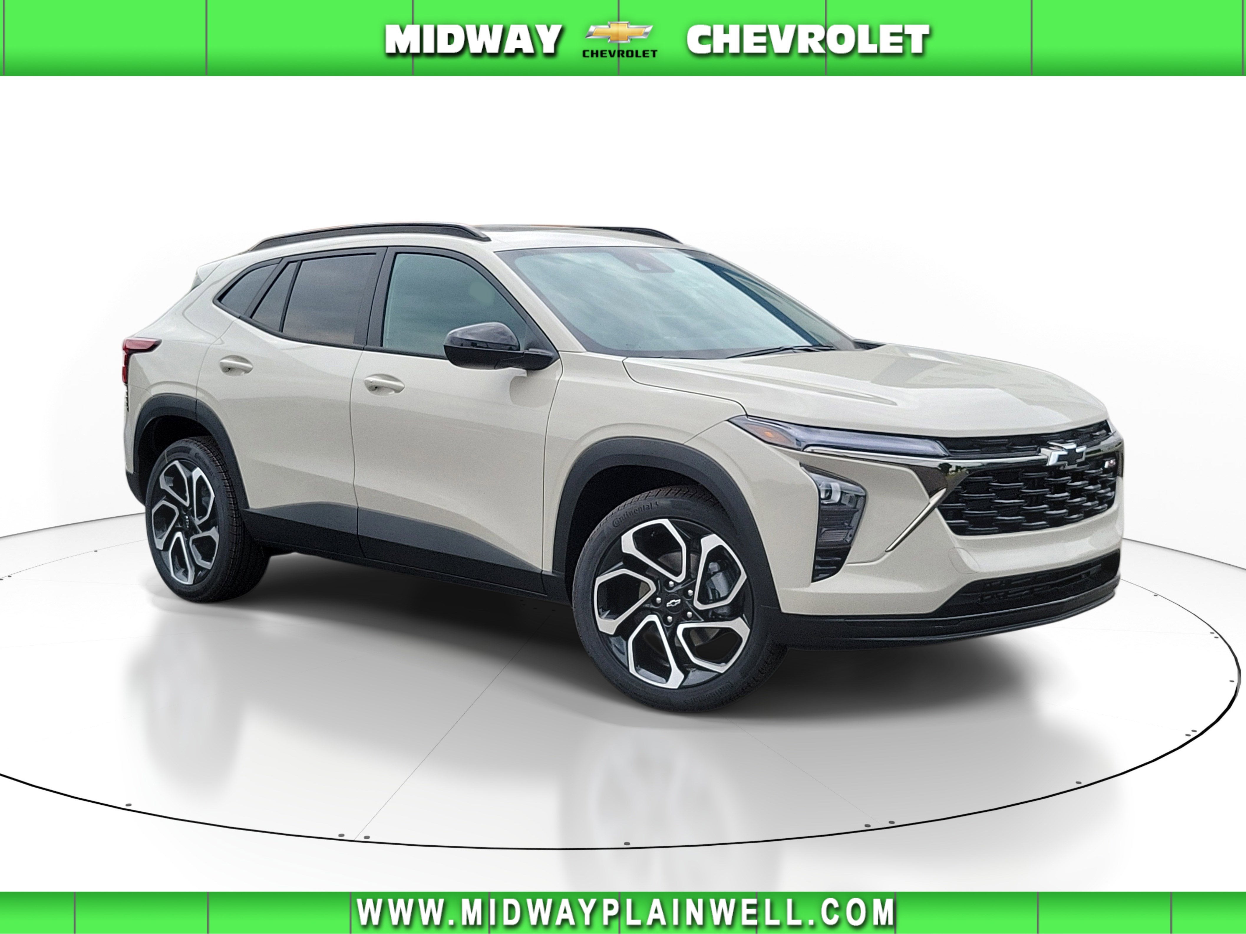 2026 Chevrolet Trax 2RS in White Sands — front three-quarter view